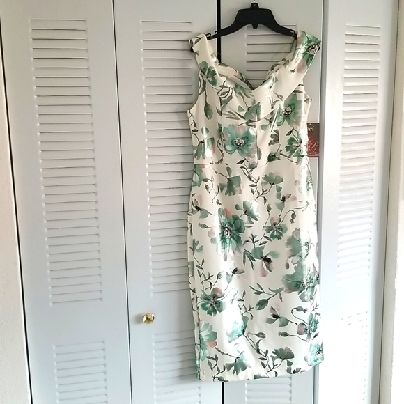 Off shoulder dress - Picture 4 of 4